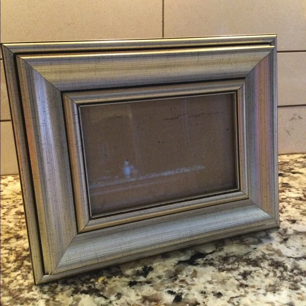 Picture Frame Silver Crackle Finish with Black Trim 4x6 New Neutral